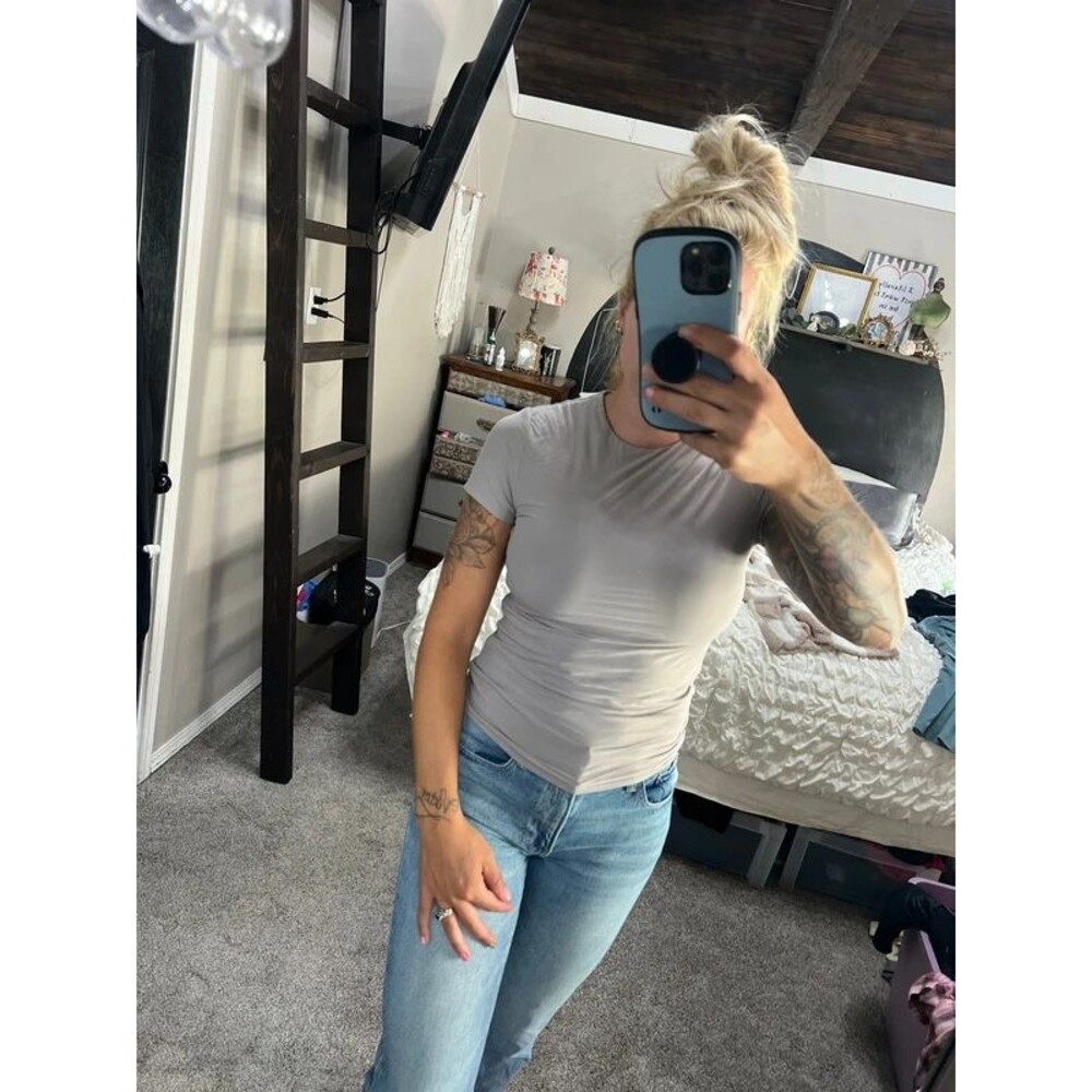 Abercrombie and Fitch seamless tee taupe